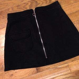 Black mini skirt with side pocket